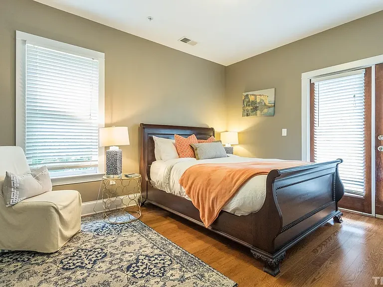 Downstairs Bedroom with Private Bathroom and balcony