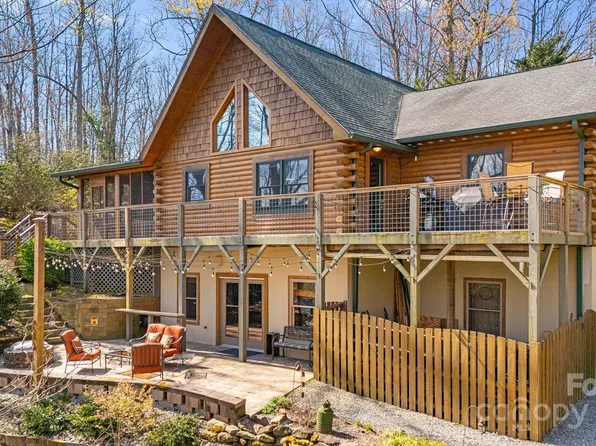 650 Faircrest Ln, Penrose, NC 28766