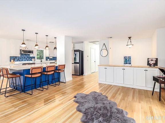 5th image of 28 Deepwood Drive