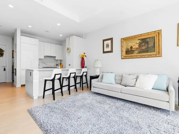 133 Seaport Blvd Unit 1805, Boston, MA 02210