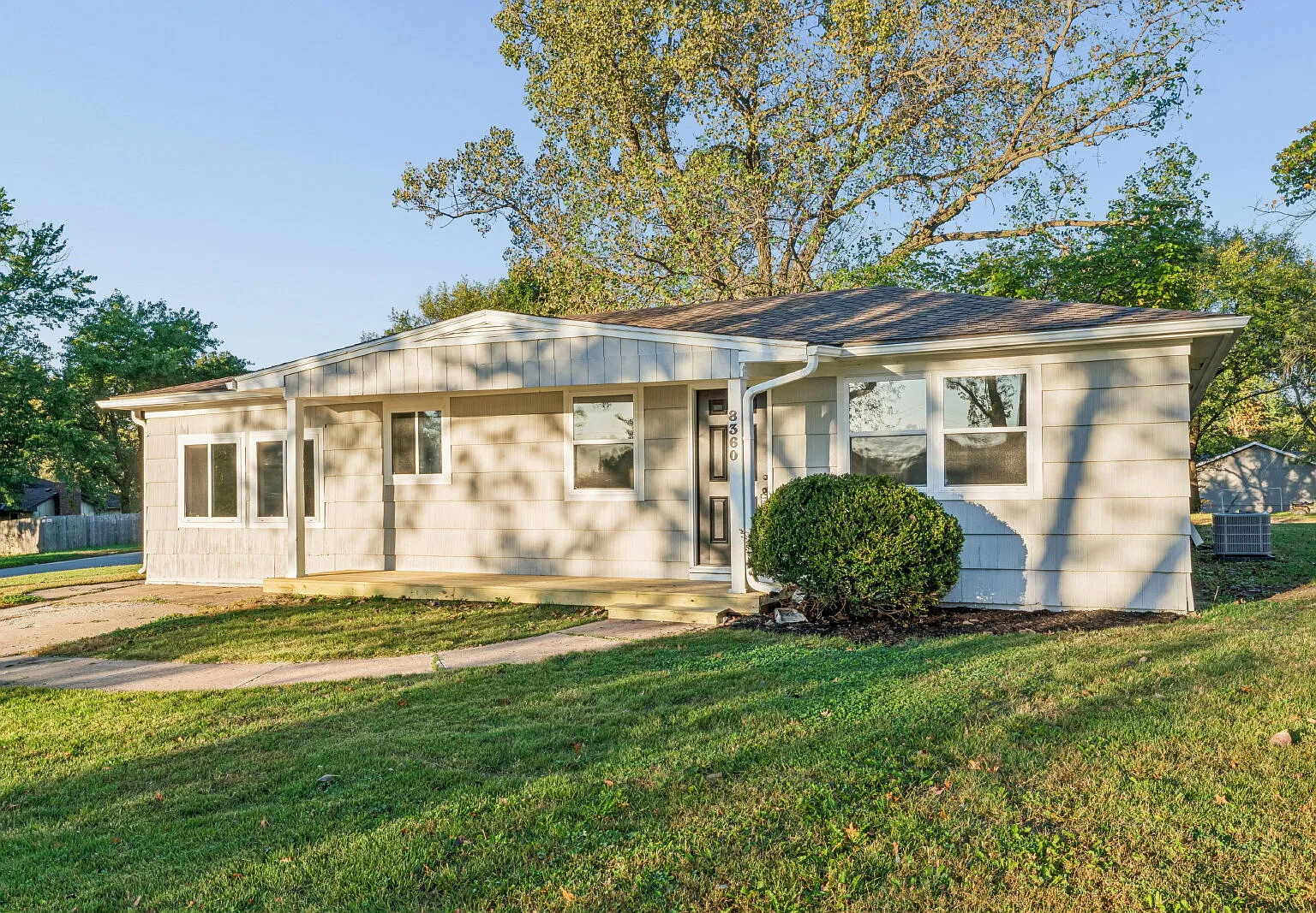3 bed, 2.0 bath, 1504 sqft, $1,895 — Photo 3