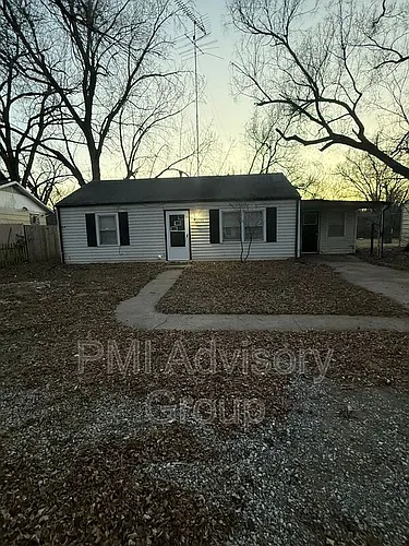 3365 SE Girard St Photo 1