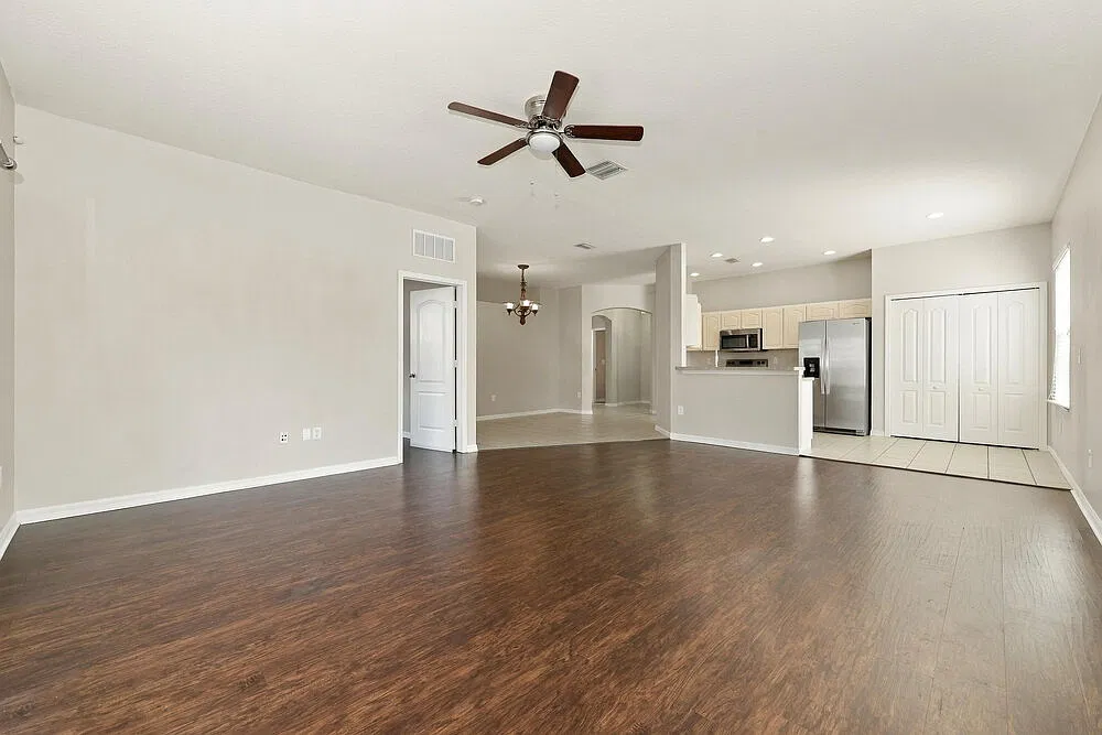 3 bed, 2.0 bath, 1570 sqft, $2,080 — Photo 3