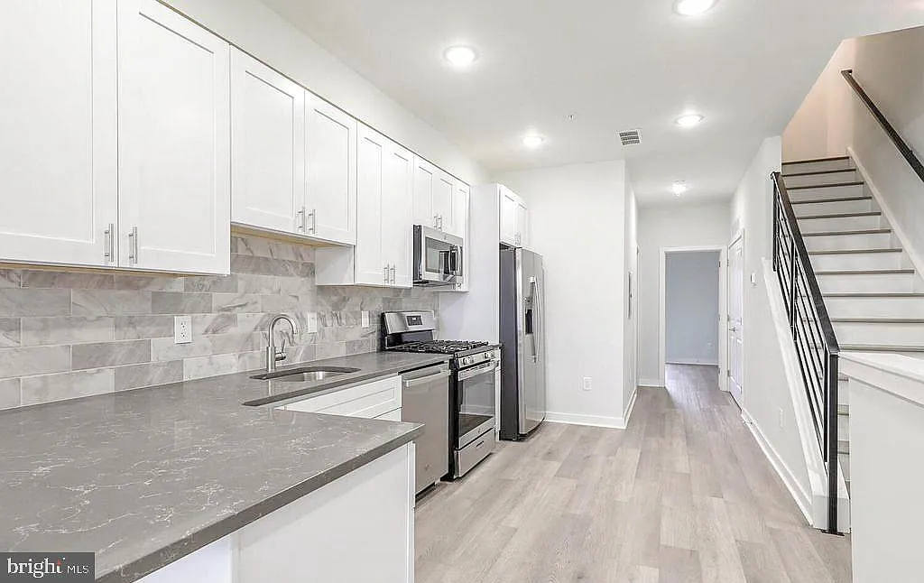 3 bed, 1600 sqft, $2,200 — Photo 4