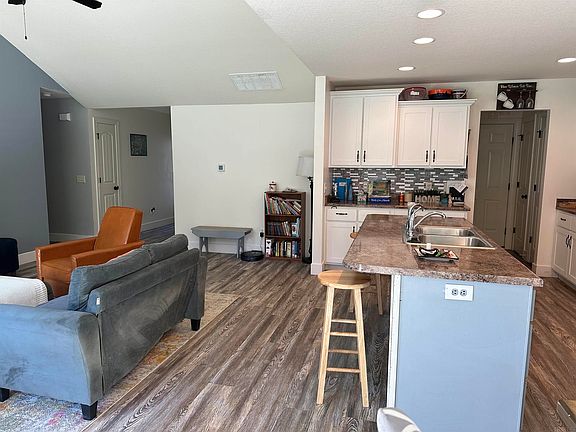 4th image of 710 Arcadia Ct