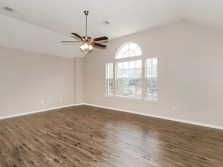 17116 Valley Glen Rd — Photo 15