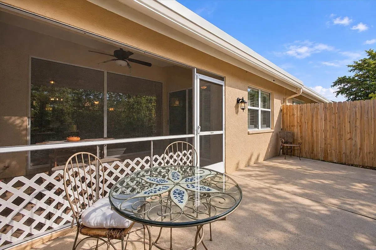 2 bed, 1089 sqft, $2,300 — Photo 4