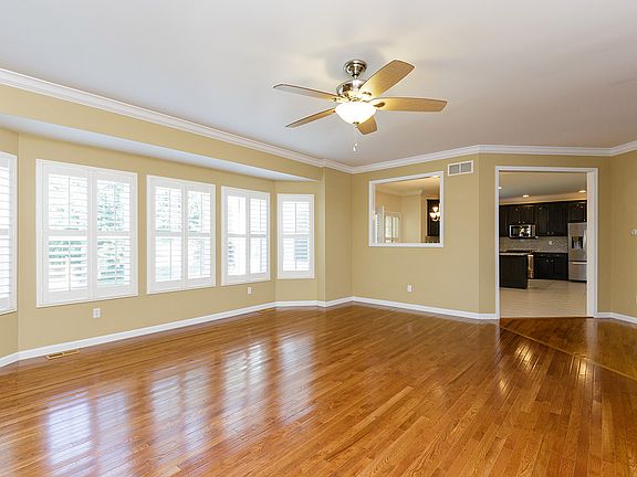 5th image of 7 Royale Ct