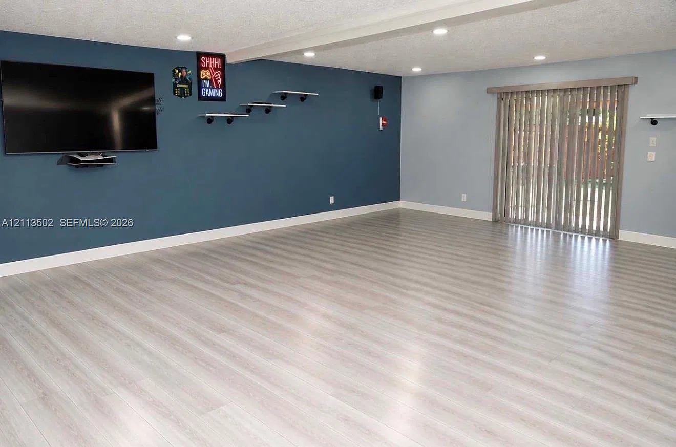 3 bed, 2.5 bath, 1400 sqft, $2,800 — Photo 2