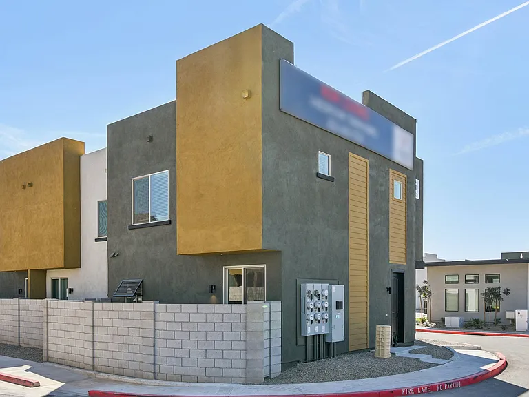 Villas on Van Buren — Photo 47