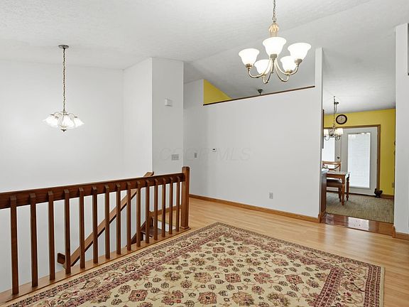 5th image of 1089 Esther Dr