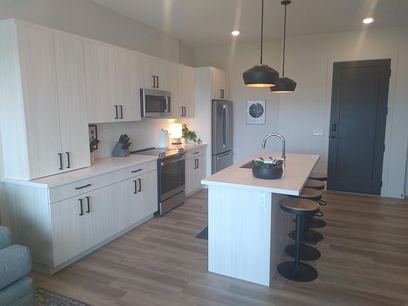 4th image of 3022 Fieldhouse Cir #208-1