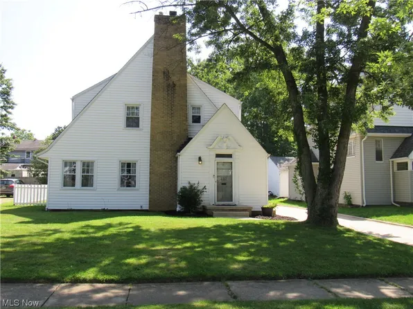 487 Dorchester Rd, Akron, OH 44320