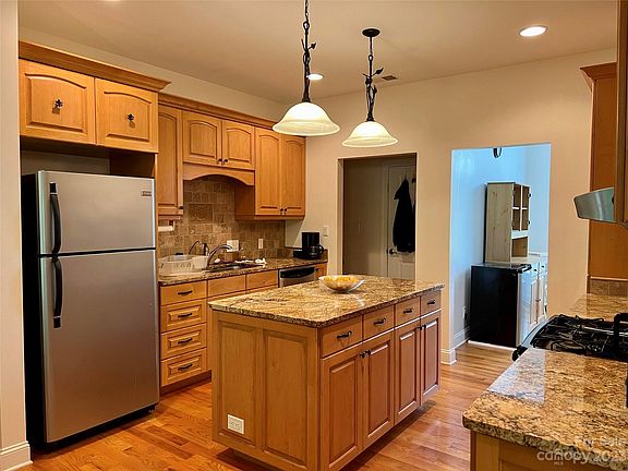 5th image of 401 Winding Creek Dr