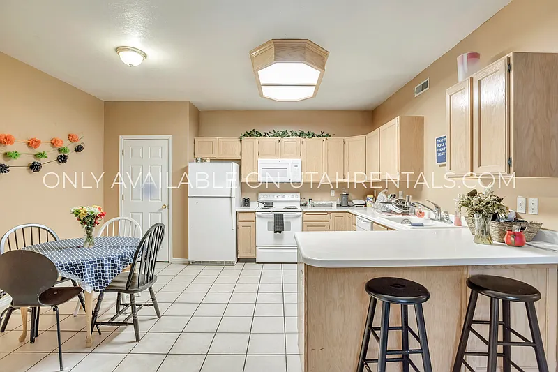 Building Photo - 455 Belmont Pl #164-2