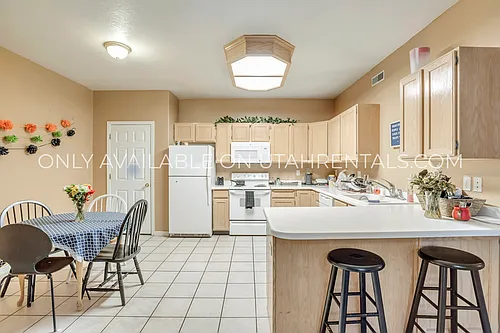 455 Belmont Pl #164-2 Photo 1