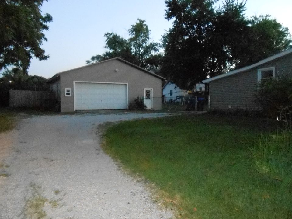 2nd image of 543 W 11th St