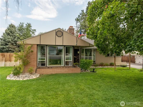 1130 WASHINGTON Street, Wenatchee, WA 98801