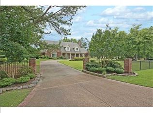 9315 Forest Downs Dr, Germantown, TN 38138