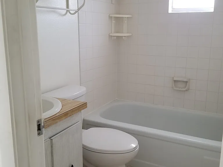 4248 Drummond Ave — Photo 8