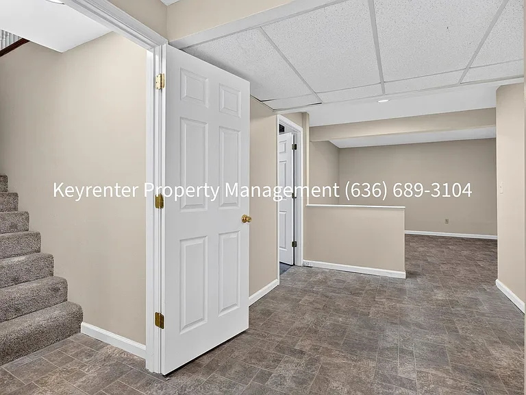 419 Omar Ct — Photo 9