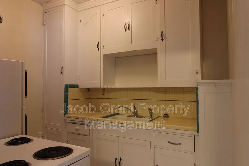 Building Photo - 676 Memorial Dr #104