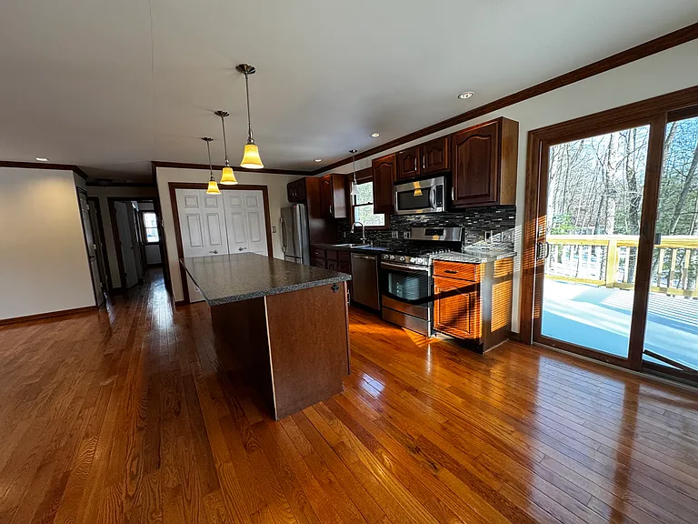 108 Cornelia Ln — Photo 20