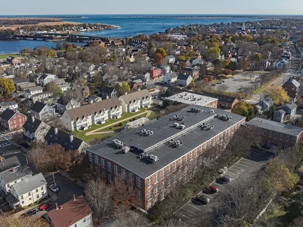 53 Warren St APT 109, Newburyport, MA 01950