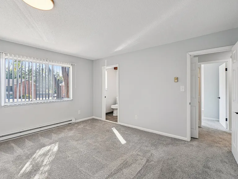 Independence Square Apartments — Photo 35