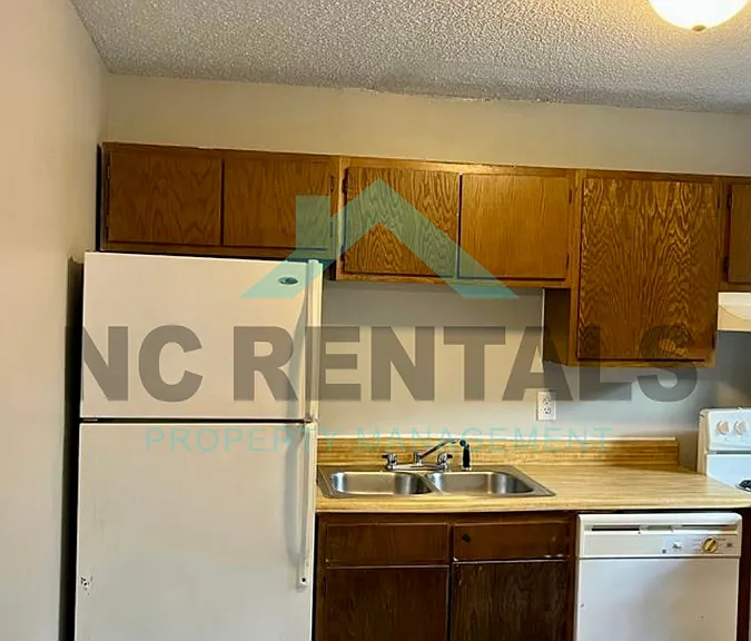 2401 Markwood Ln #E — Photo 4