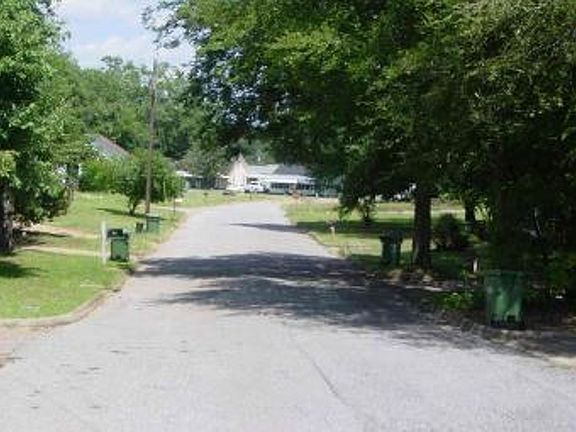 Exterior Neighborhood (street photo)