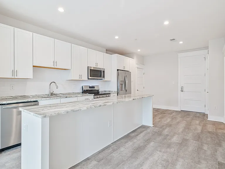 322 W Brookland Park Blvd #203 — Photo 2