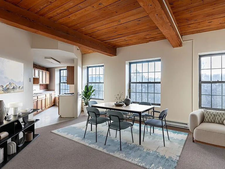 Derby Manor — Photo 2