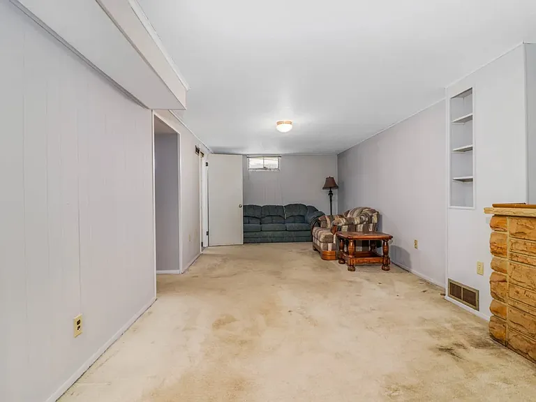 725 Dale St — Photo 18