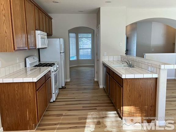 5th image of 1367 Falstaff Ln