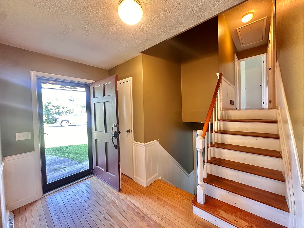 Building Photo - 158 Raven Cir