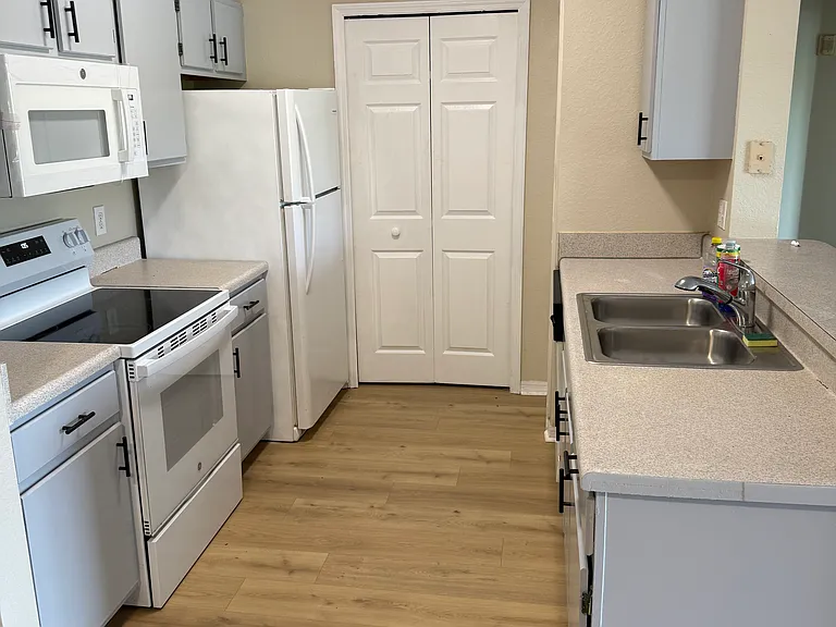 5475 Vineland Rd #8313 — Photo 24