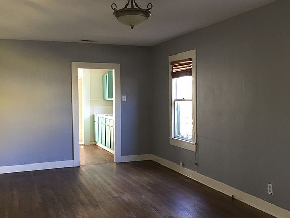 Living room (pre-remodel)
