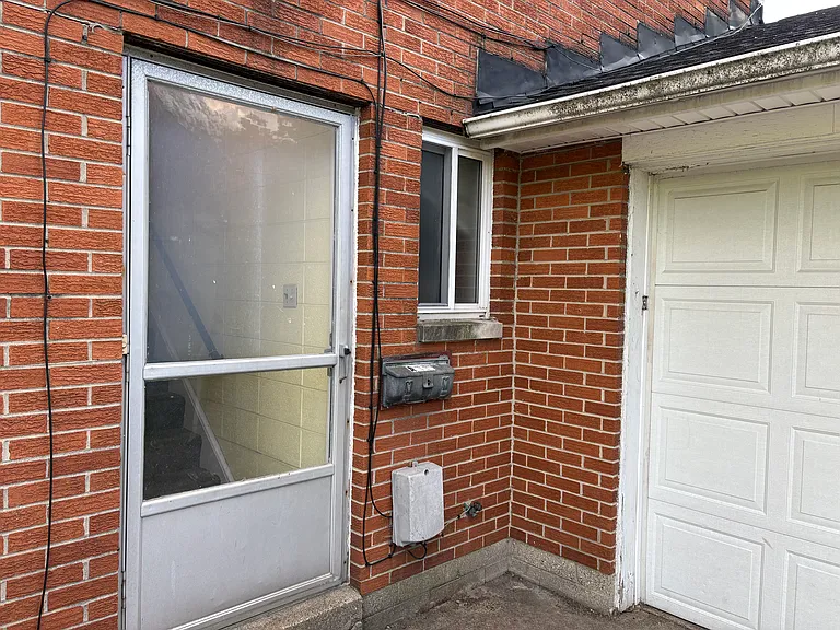 1043 Spinning Rd #1 — Photo 3