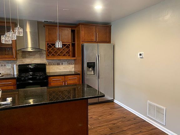 2nd image of 16 Tattersall Dr