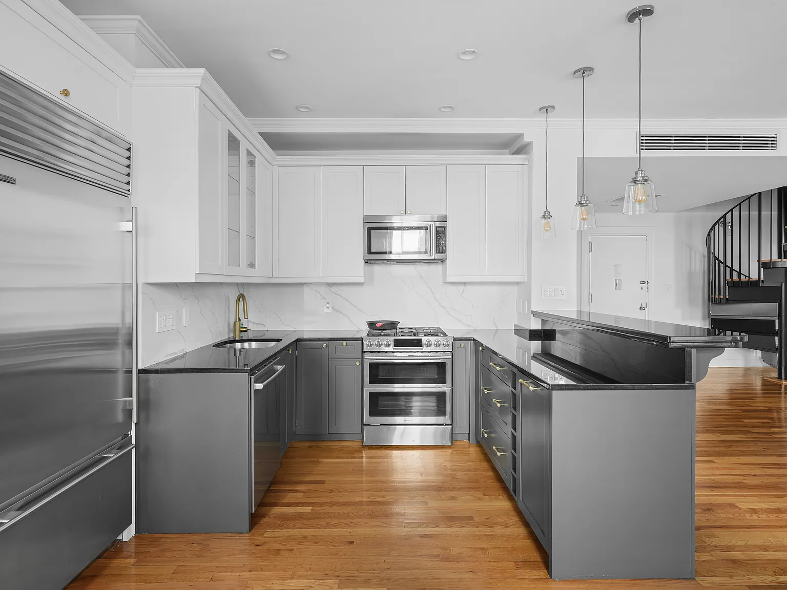 260 West Broadway — Photo 3