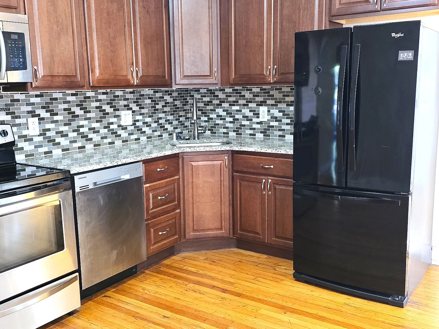 3 bed, 1.5 bath, 1600 sqft, $1,750 — Photo 3