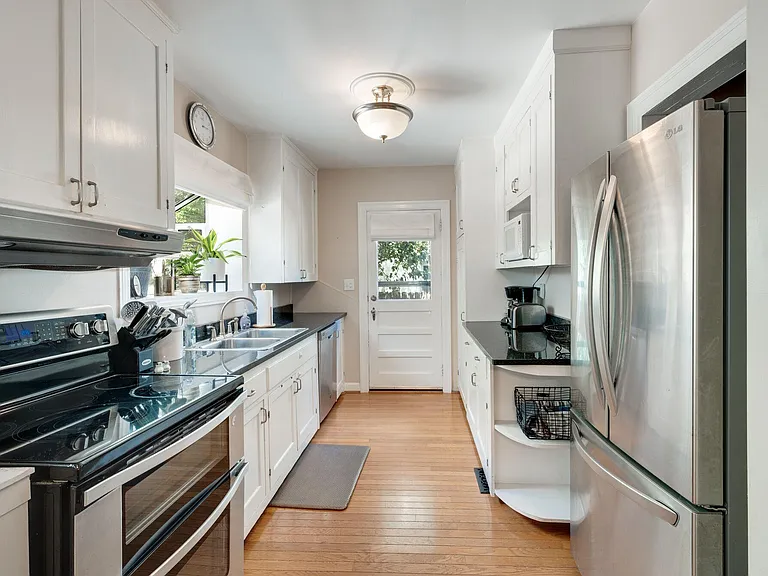 1114 Woodvale Dr — Photo 15