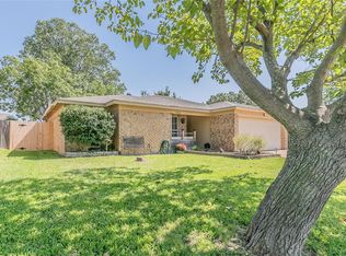 7604 Clover Ln, Watauga, TX 76148