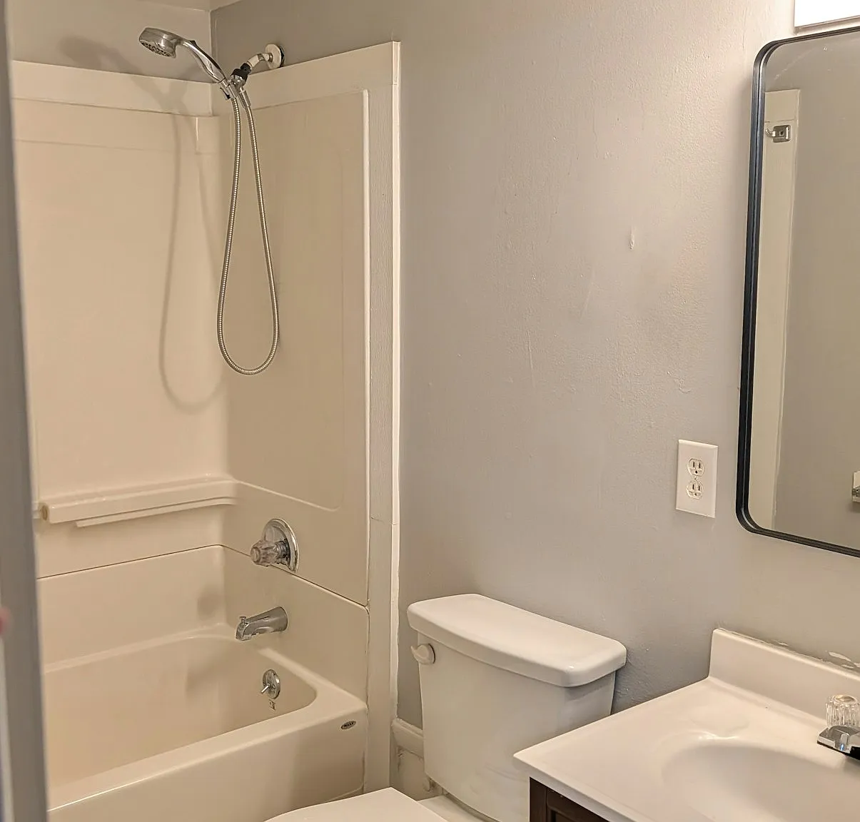 35 Clinton Street, Unit 35B — Photo 2
