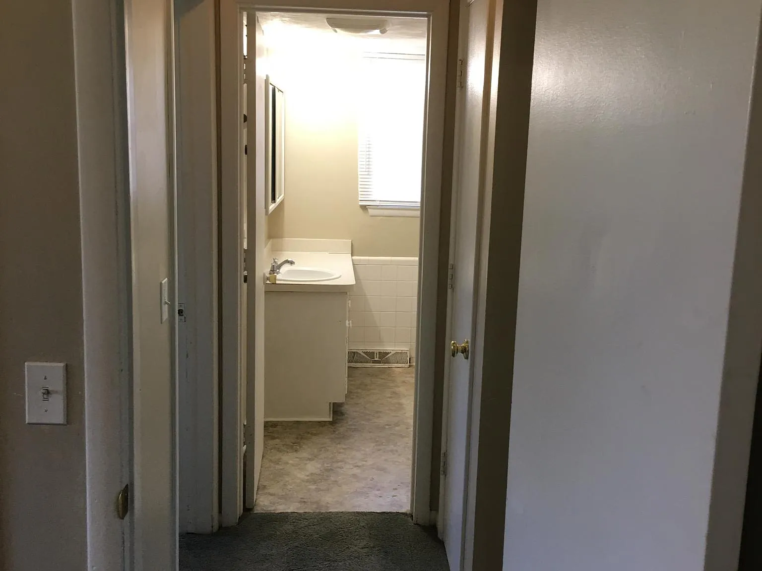 3 bed, 1200 sqft, $1,600 — Photo 4