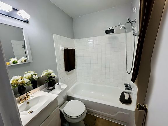 4th image of 437 N 432nd St #2