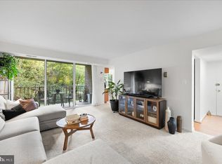 1418 Northgate Sq, Reston, VA 20190