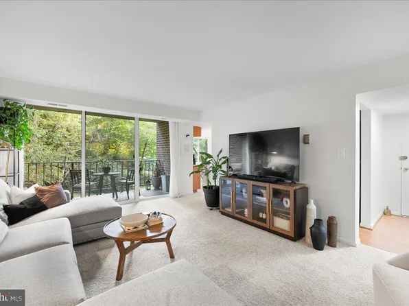 1418 Northgate Sq, Reston, VA 20190