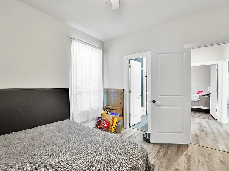 4621 Collins Ave — Photo 15